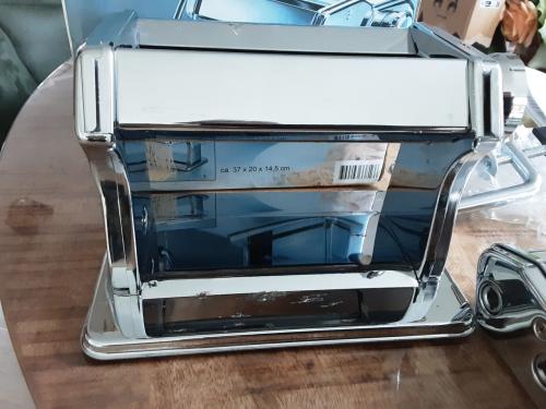 Pasta machine met kleine  beschadiging