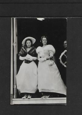 Ansichtkaart   A 1123  Prinses Beatrix en Irene  in 1958