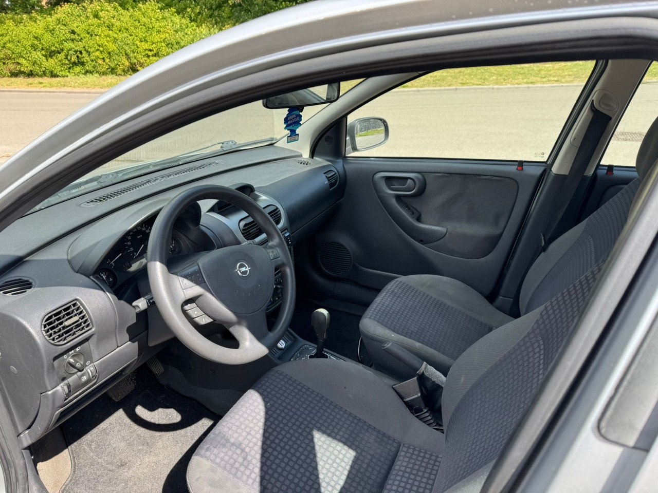Opel corsa automaat bj 2003  1550 euro