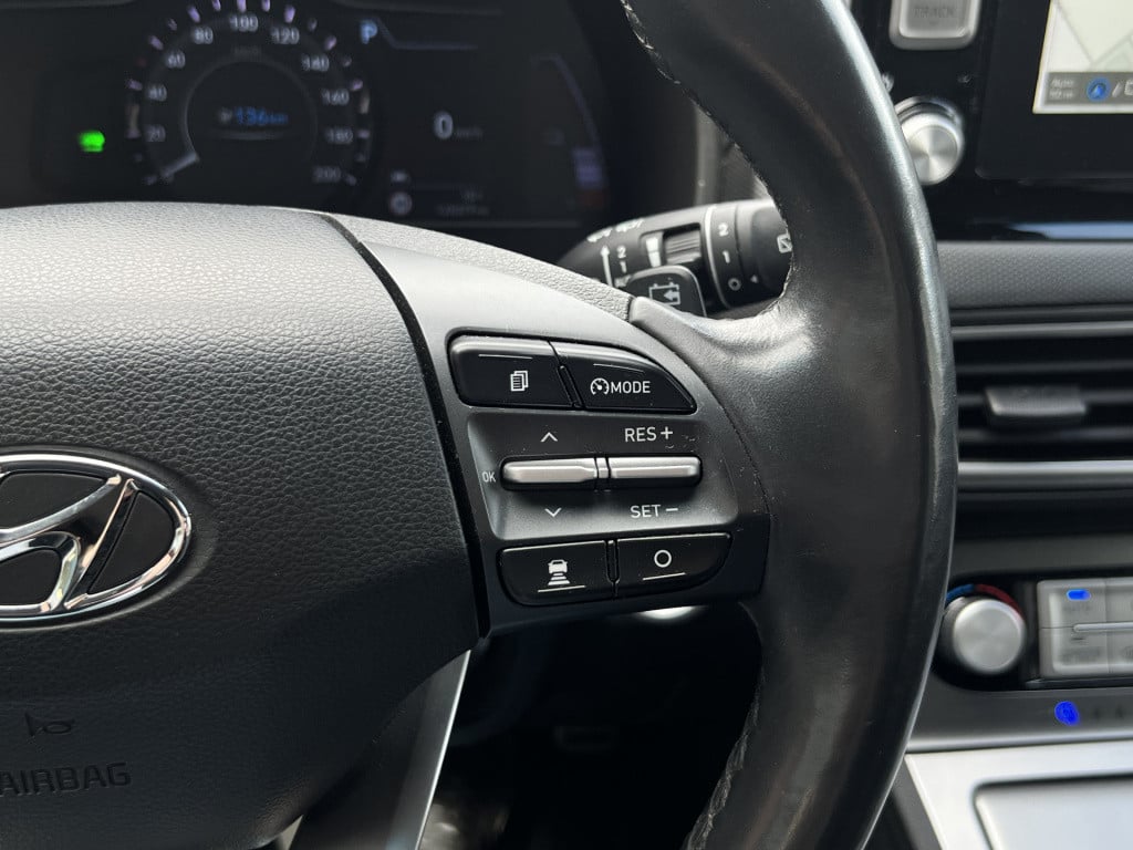 Hyundai Kona ev premium 64 kwh - 18 inch | head-up display | stoel- & stuur