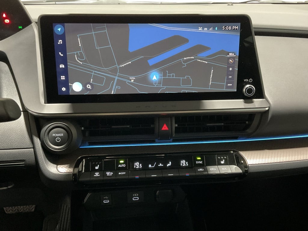 Toyota Prius 2.0 plug-in executive | demo |