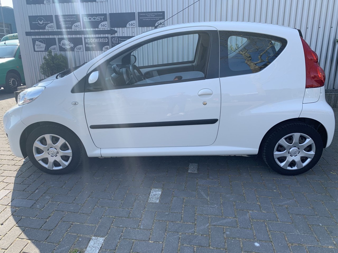 Peugeot 107 1.0-12V Millesim 200