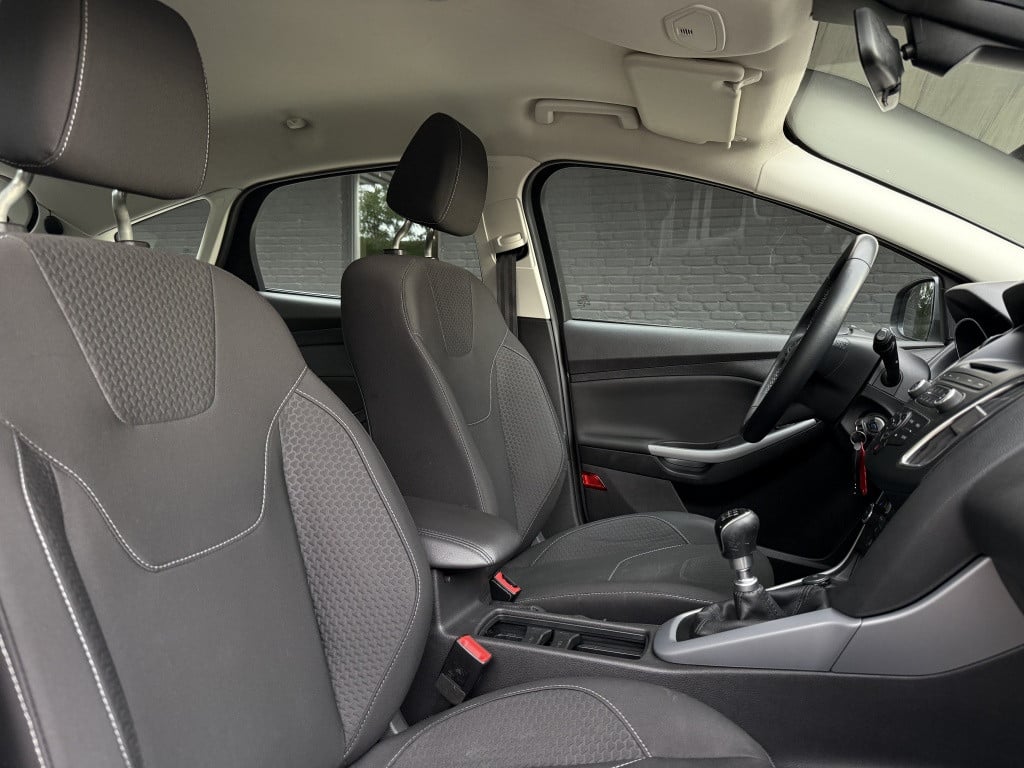 Ford Focus 1.0 titanium edition // nieuwe distributie + grote beurt //