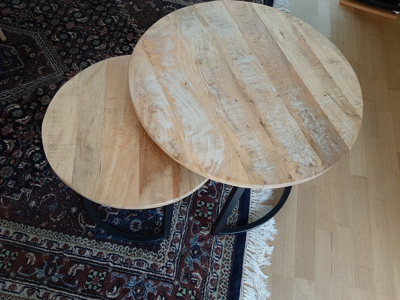 Salon en bijzettafel van mangohout