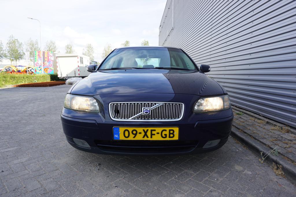 Volvo V70 2.4d edition airco / cruise / elektr. ramen / trekhaak / lm velge