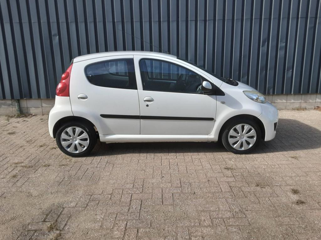 Peugeot 107 1.0-12v xs