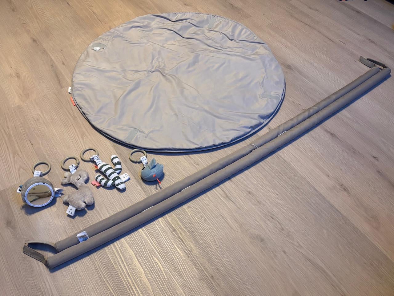 Speelkleed met boog van Done by Deer