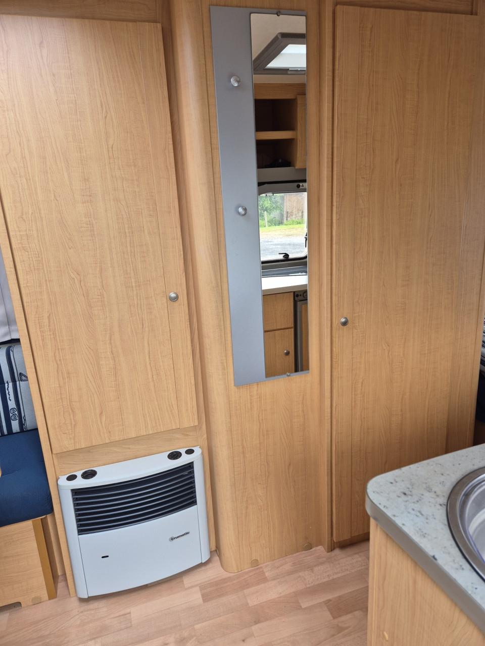 Zeer complete caravan Knaus Azur