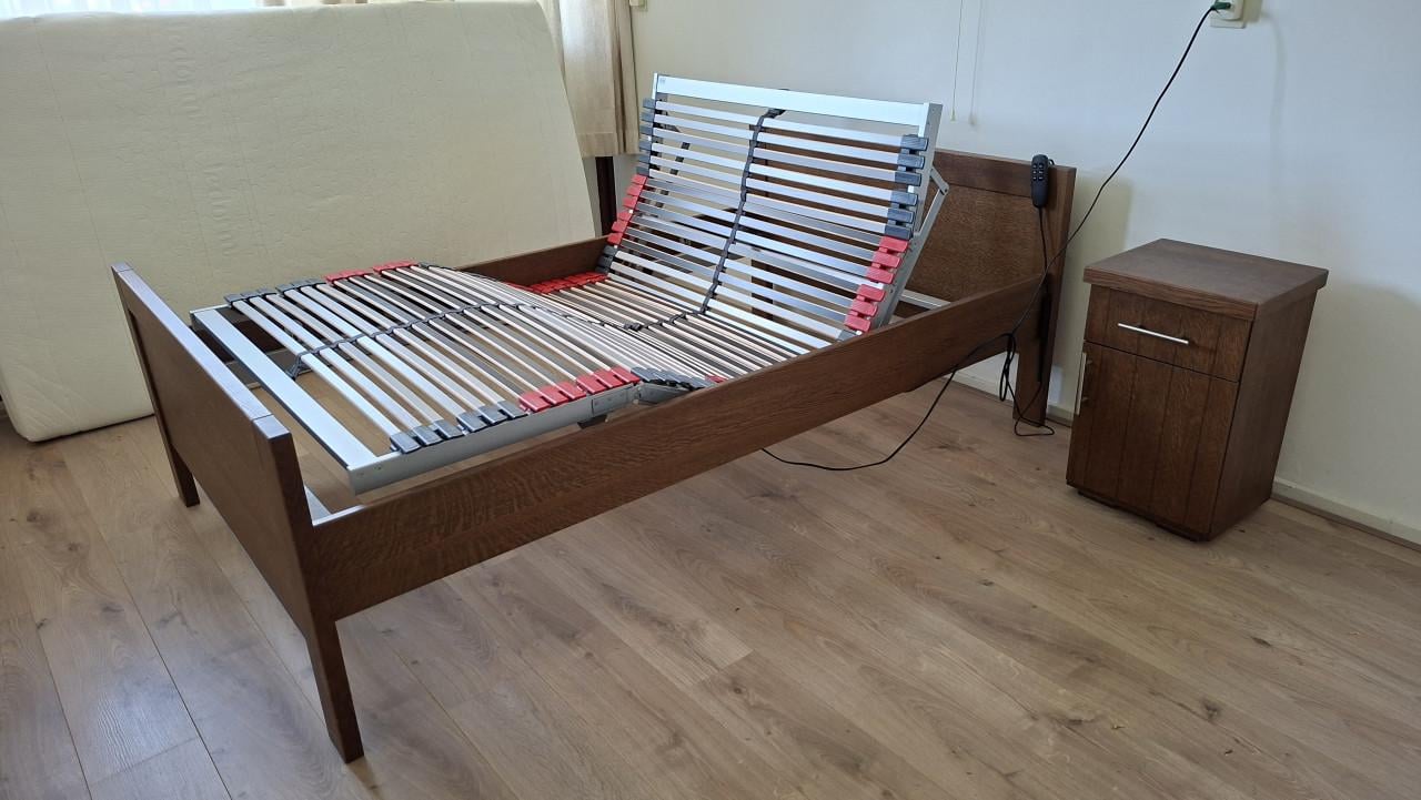 Bed met verstelbare lattenbodem 120cm breed