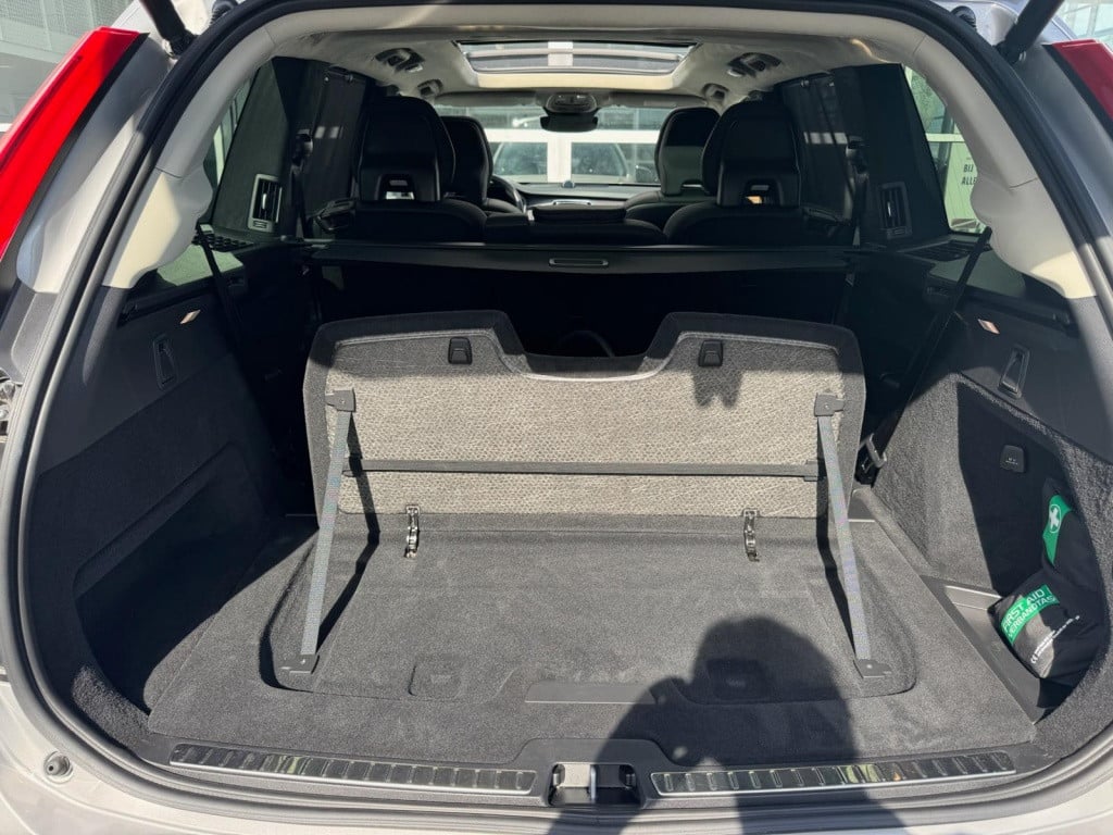 Volvo XC90 t8 455pk recharge ultra dark| full options!! b&w | luchtvering