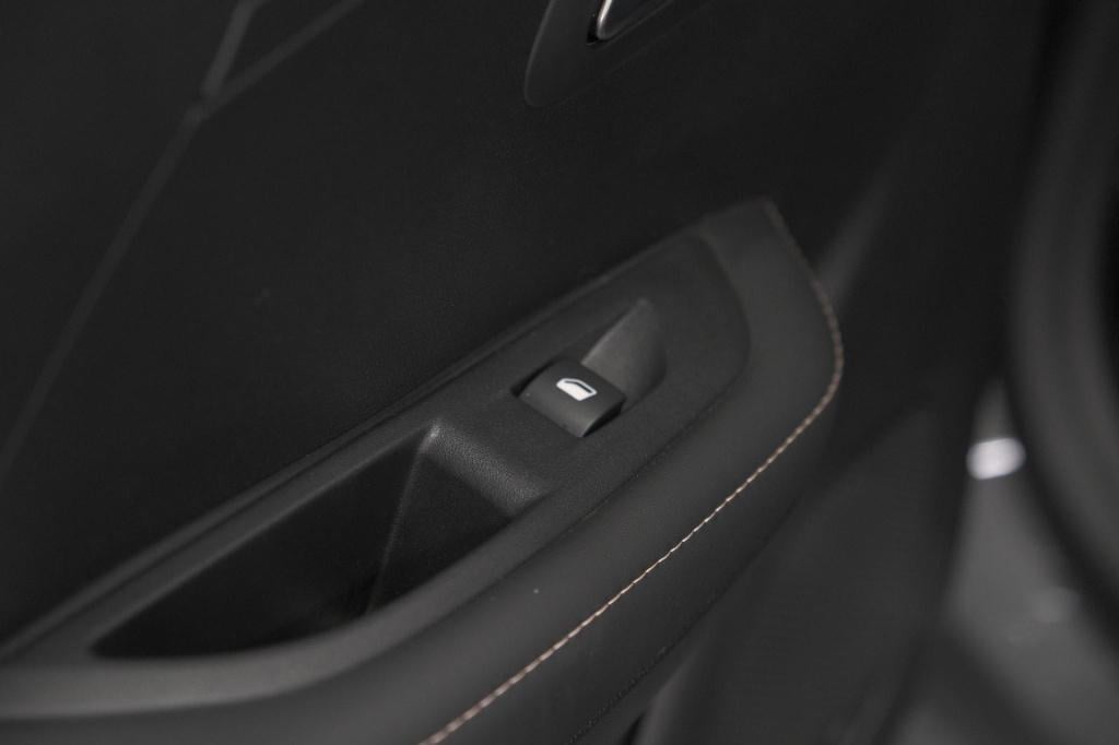 Peugeot 208 1.2 hybrid 110 e-dcs6 allure | apple carplay | parkeersensoren 