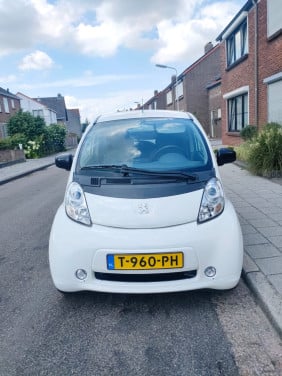Peugeot ION elektrische pittige stads auto