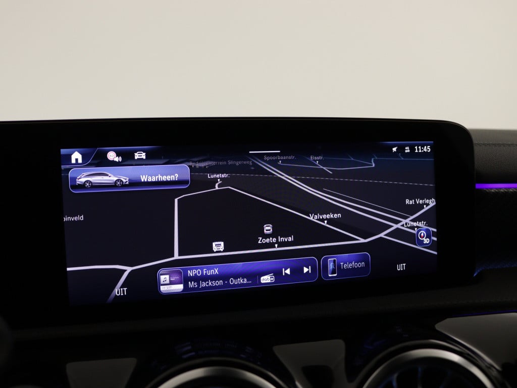 Mercedes-Benz Cla shooting brake 180 star edition luxury line | trekhaak | 