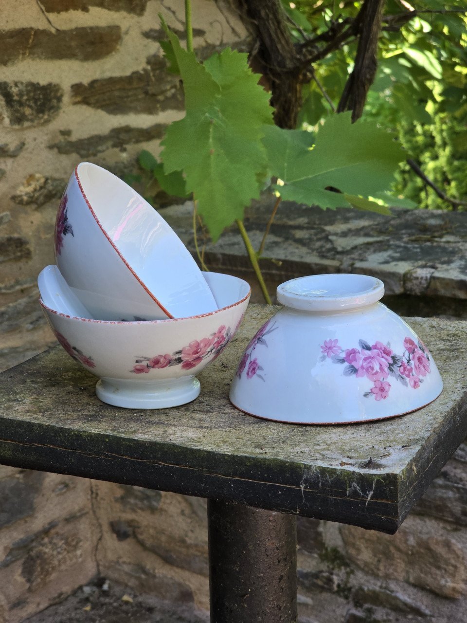 🤎 Brocante Franse spoelkommen met roze bloemmotief