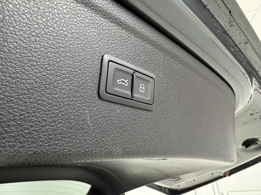 Audi Q5 50 tfsi e s edition | luchtvering | trekhaak | panoramadak |