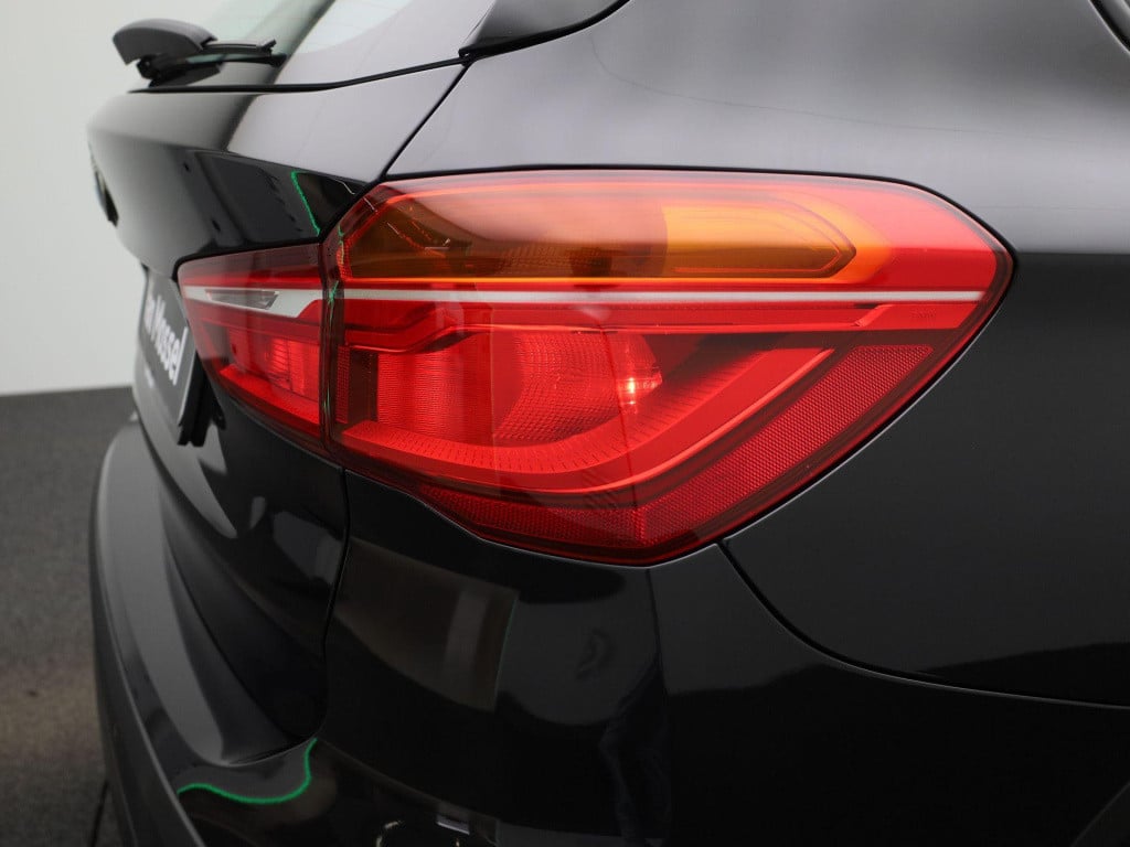 BMW X1 sdrive18i executive | automaat | navigatie | verwarmde stoelen | ele
