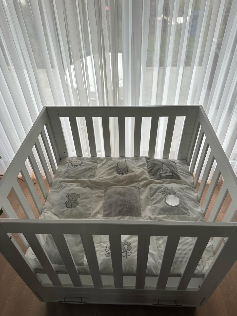 Witte houten box in hoogte verstelbaar inclusief speelgoedlade