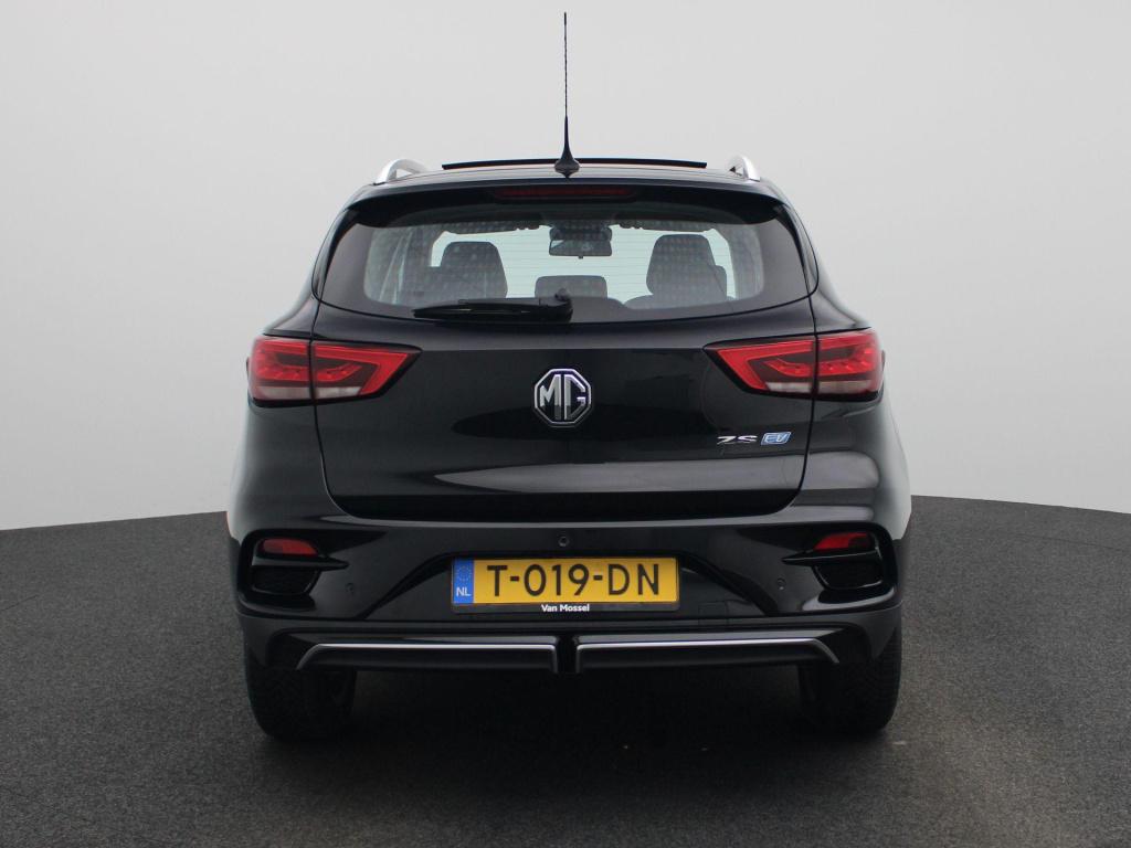 MG Zs Ev long range luxury 70 kwh | panoramadak | leder | apple carplay - a