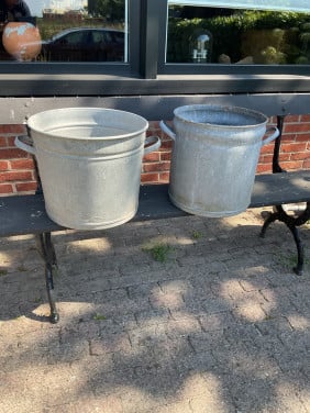 Oude zinken ketels