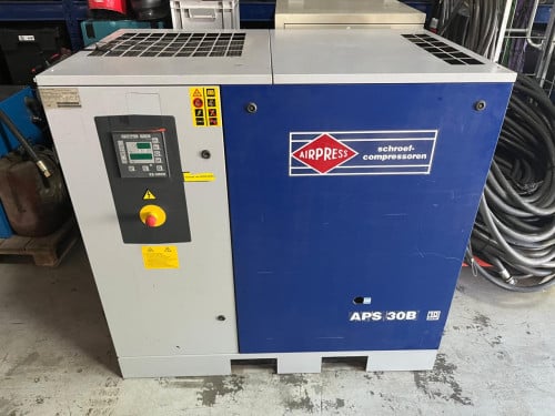 Schroefcompressor – Airpress APS30B en 900L buffertank & persluchtdroger
