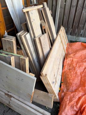 Robuuste steigerhouten planken, deuren…