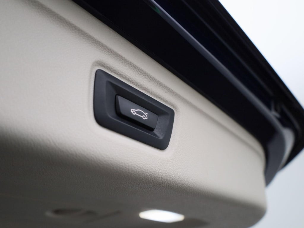 BMW 3-serie touring 330e business edition plus | automaat | navigatie | app