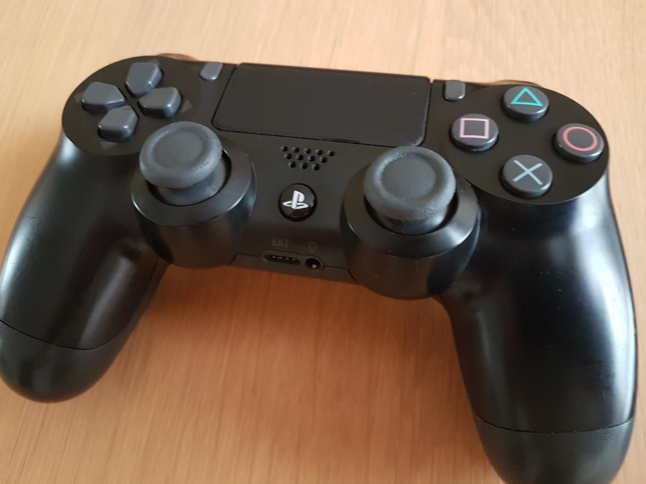 PS4 Slim fw 11.0 + Dual Shock 4 v2 + 4 spellen