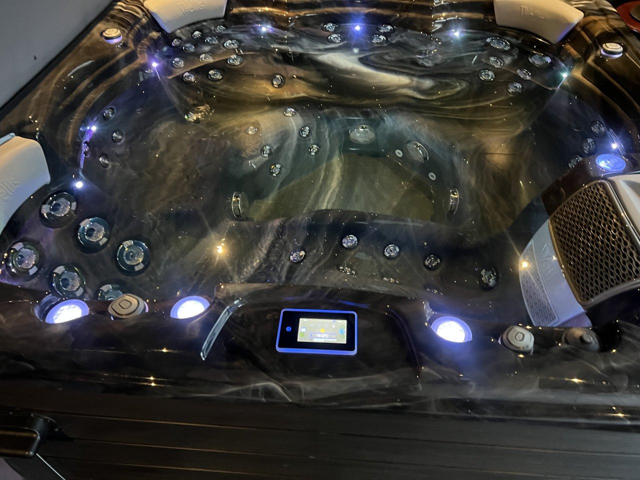 Prachtige spa massage jacuzzi 6 persoons
