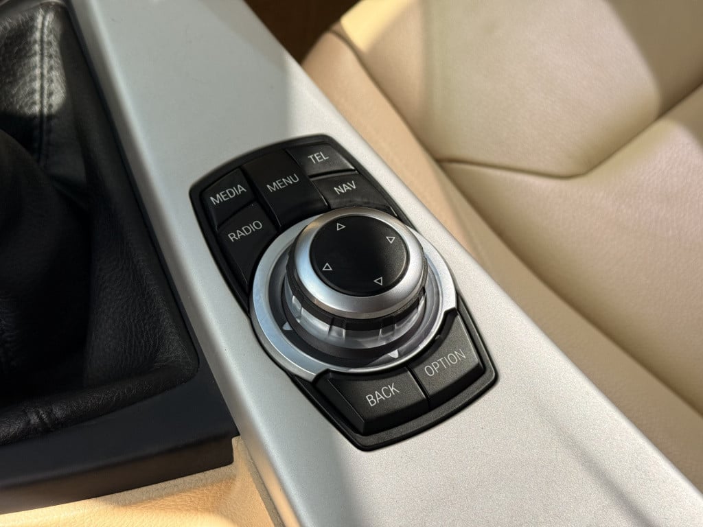 BMW 3-serie 320i high executive | navi | leder | 260pk | elect trekhaak |