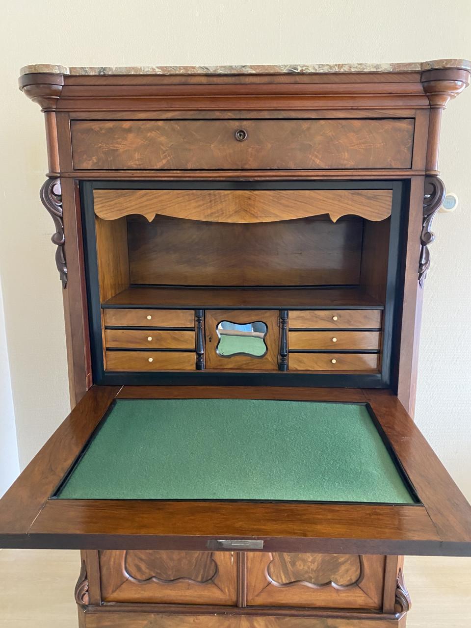 Antieke secretairekast