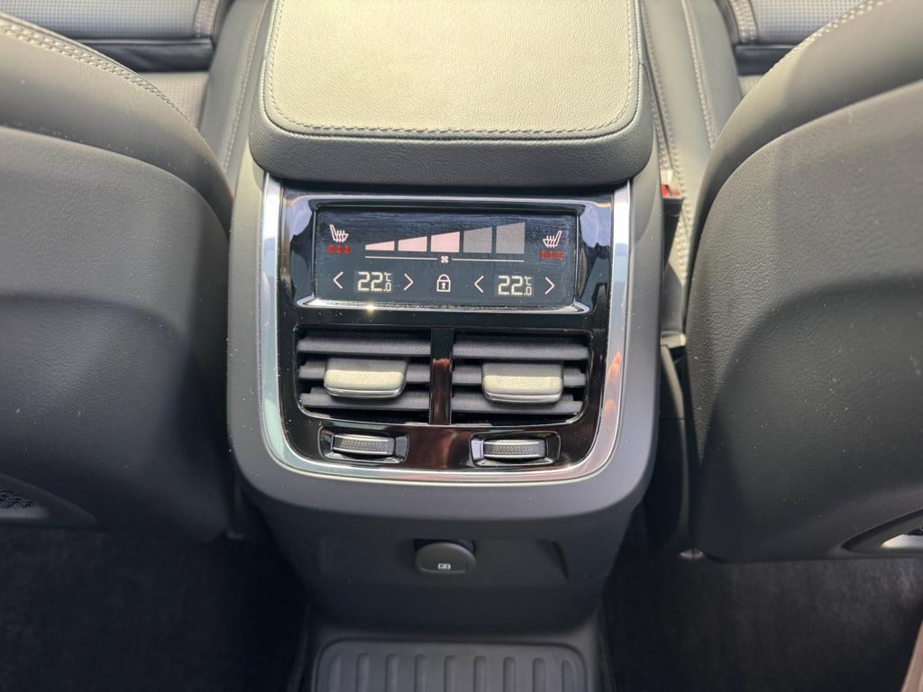 Volvo XC90 t8 455pk recharge ultra dark| full options!! b&w | luchtvering
