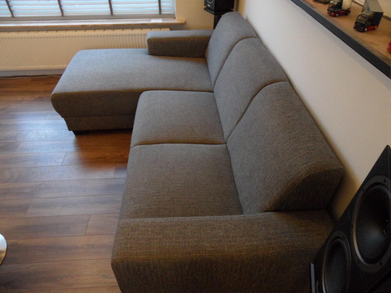 TE KOOP; Fauteuil en hoekbank.