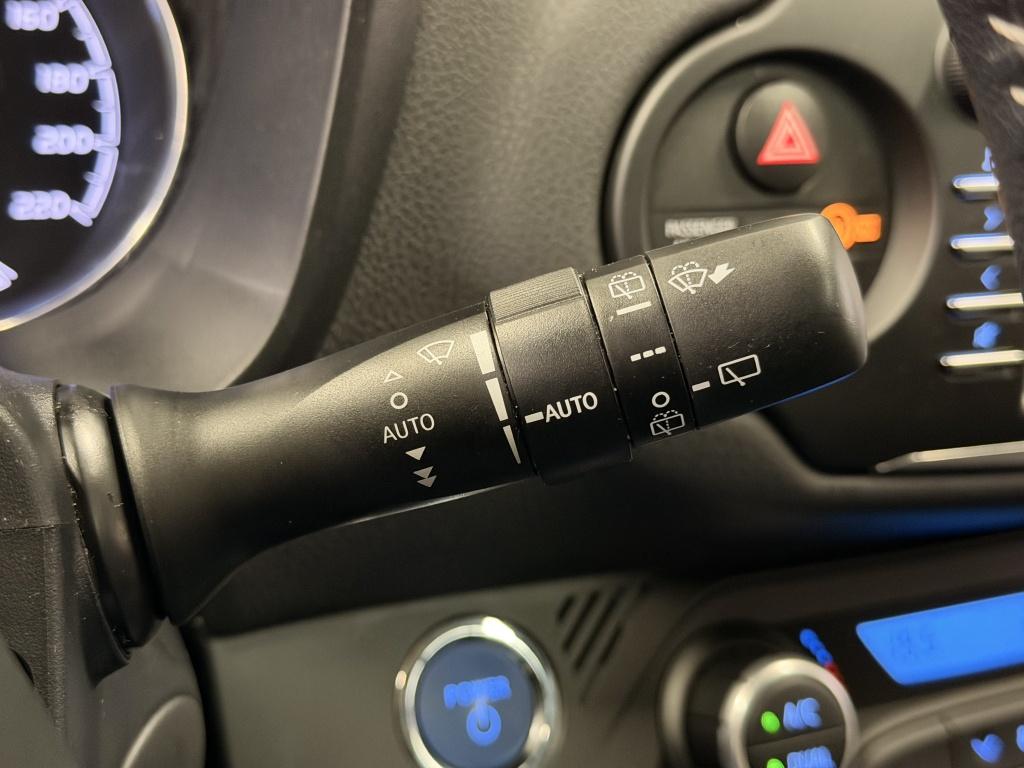 Toyota Yaris 1.5 hybrid skyblue edition