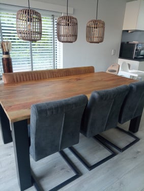 Mango houten eettafel 180 x 90 cm. Hoogte 77 cm