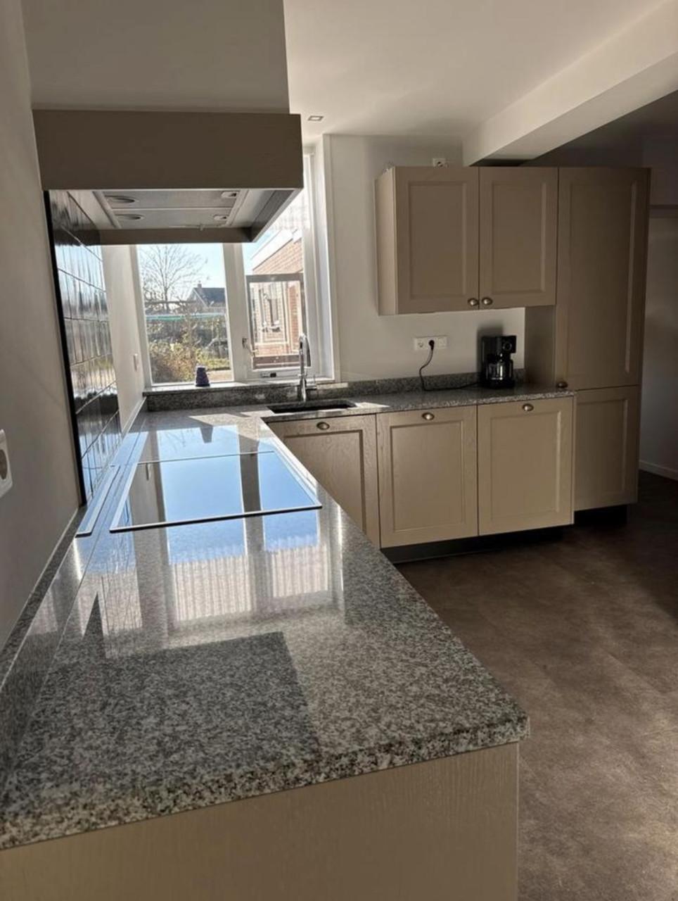 Complete hoekkeuken met Quooker, Siemens en Atag apparatuur