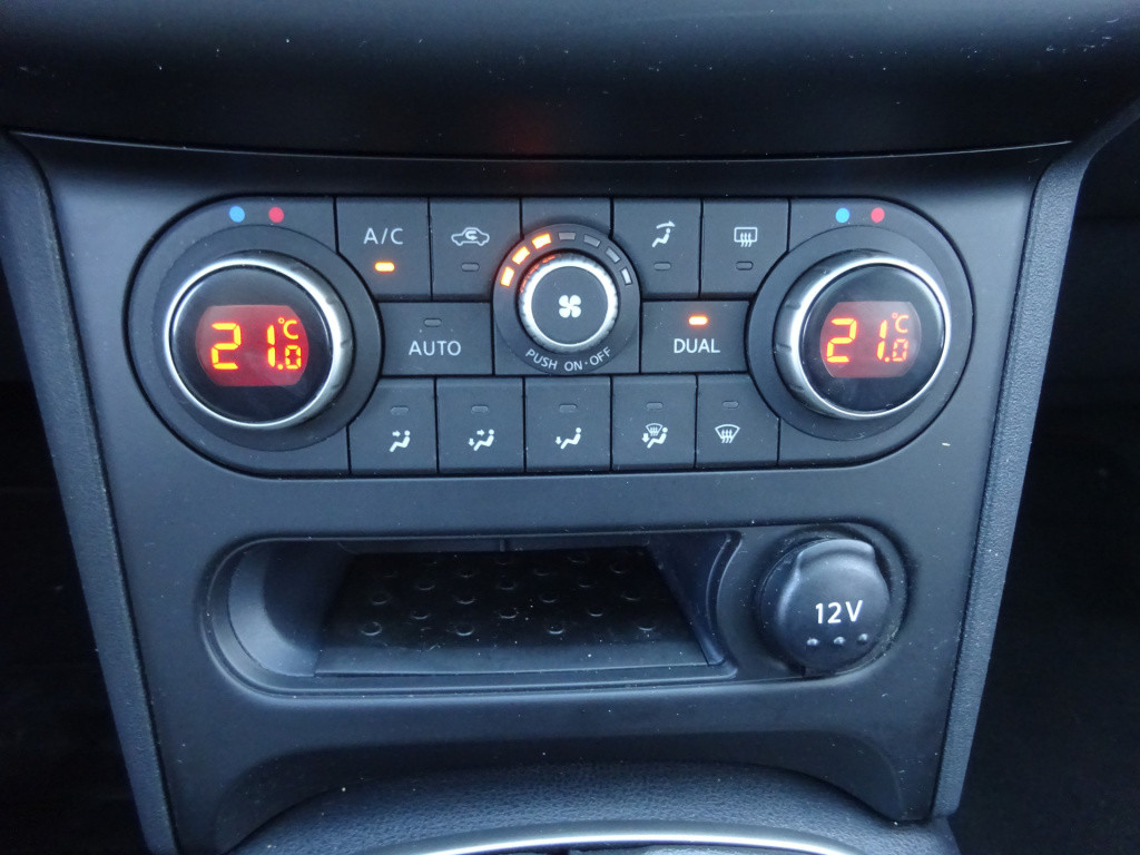 Nissan Qashqai 1.6 connect edition climate control / camera / trekhaak / lm