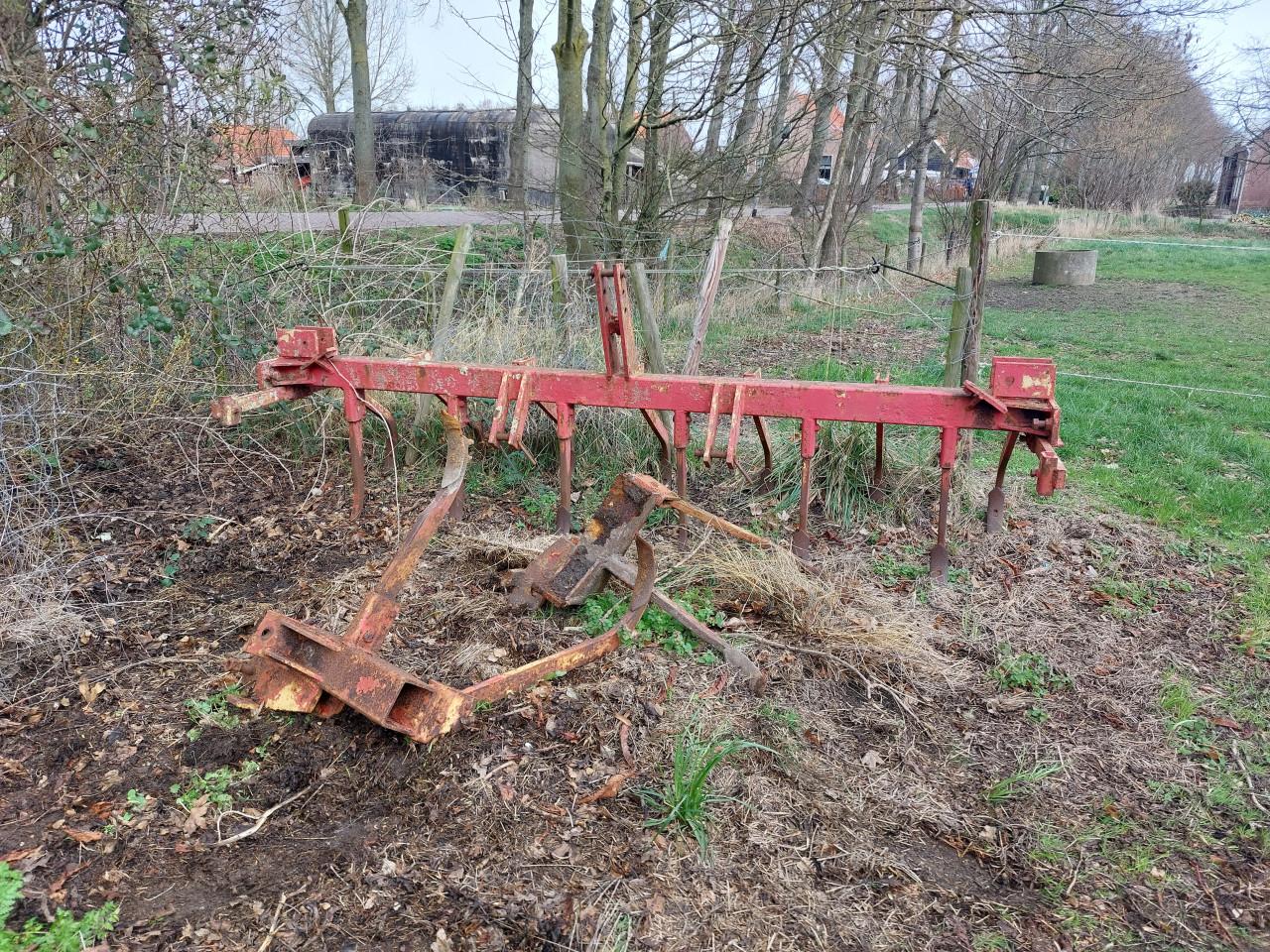 Vaste tand cultivator