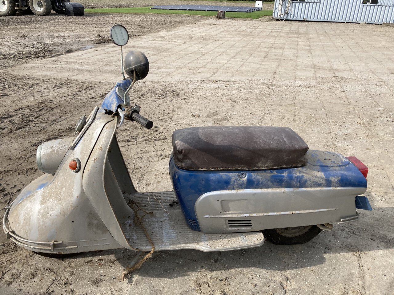 Motor scooter