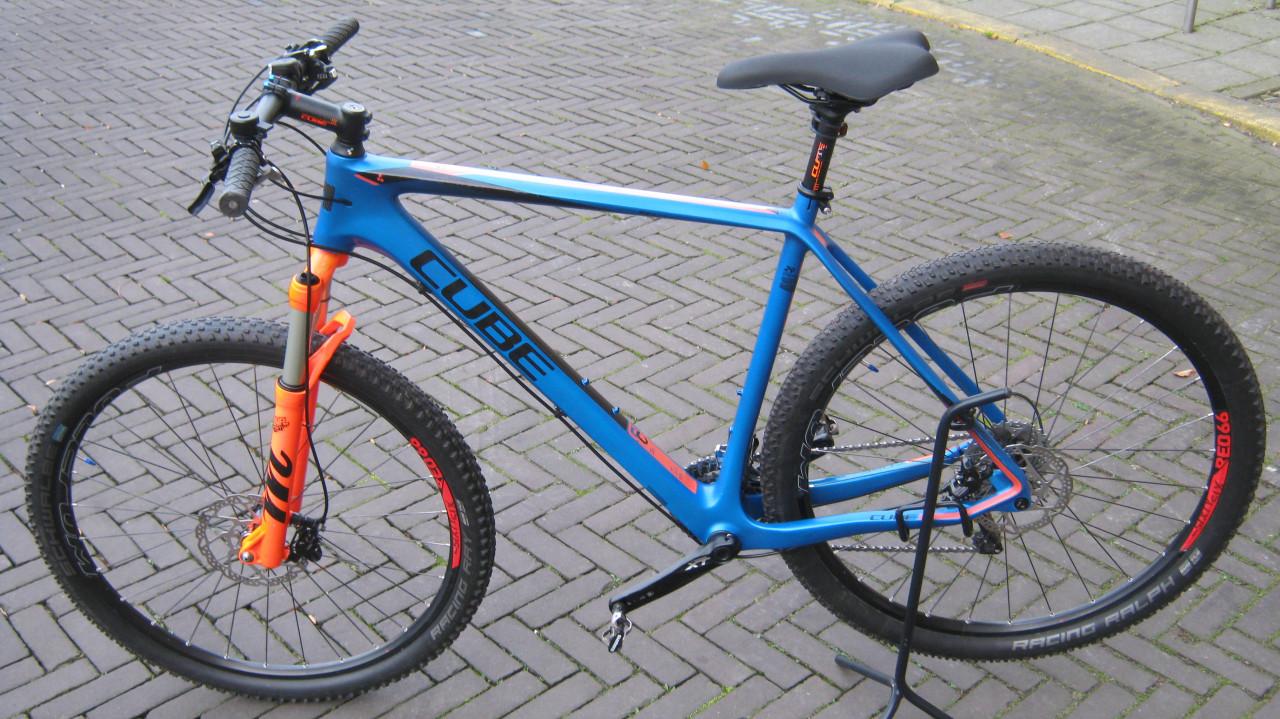 TE KOOP CUBE REACTION  29 ER CARBON  ROND 200 KM OP GEFIETST VOOR 500 EURO