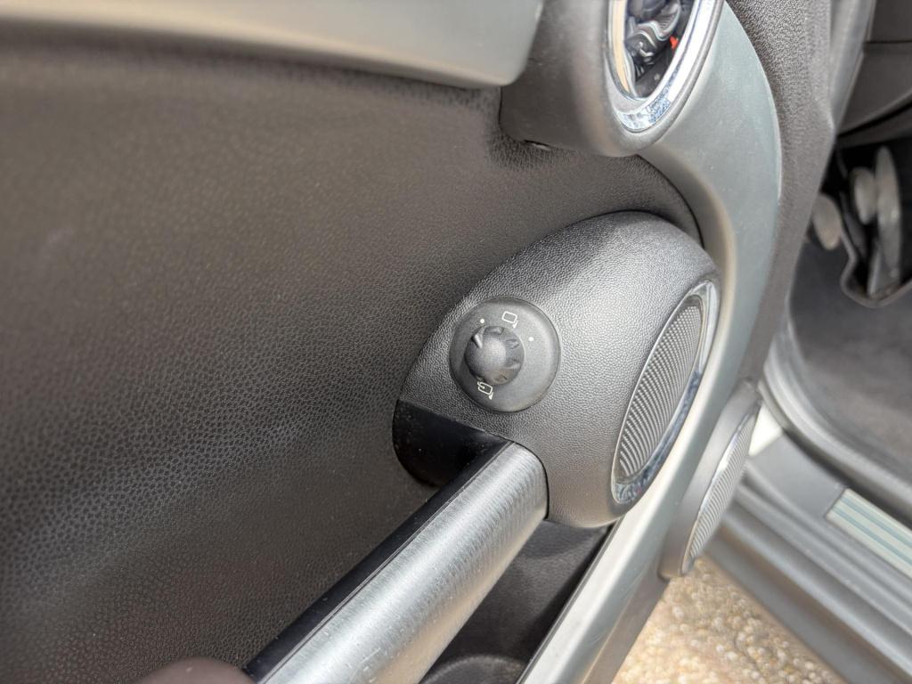 Mini Cooper Cabrio 1.6 highgate, nl-auto!