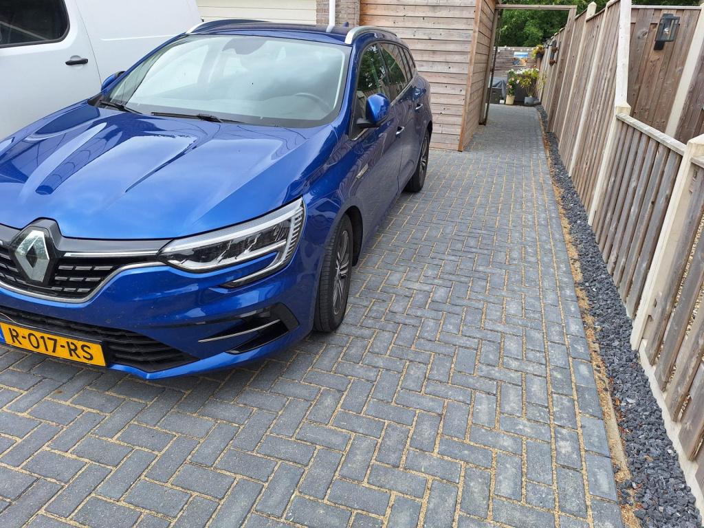 Renault Megane E-tech estate 1.6 plug-in hybrid 160 r.s. line