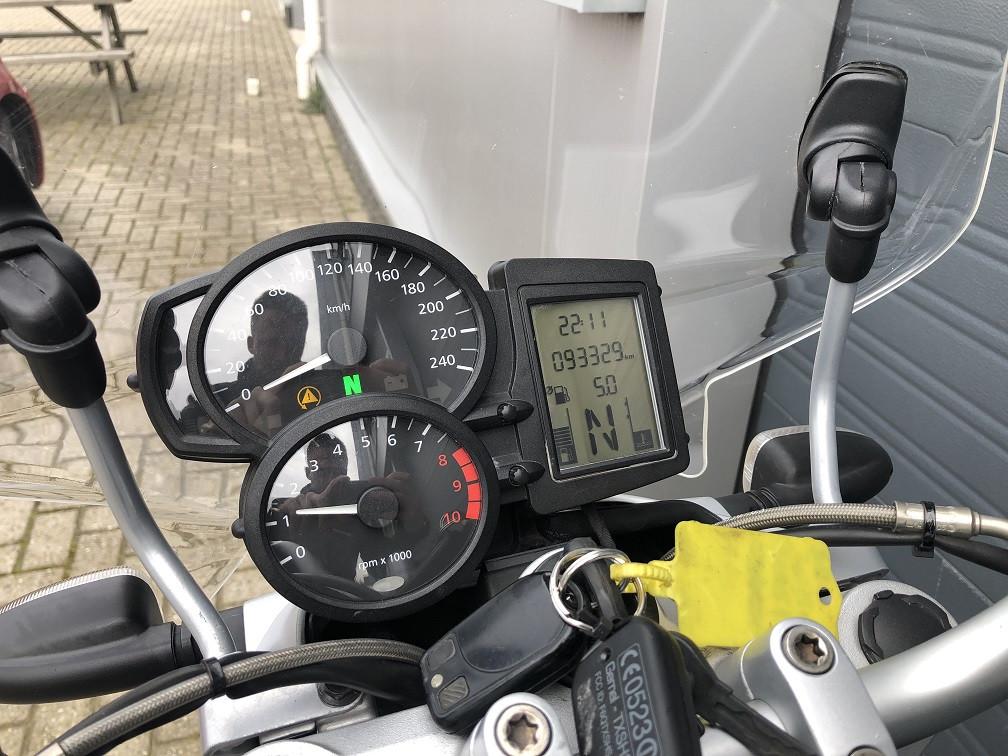 Mooie BMW R1200R uit 2007 met ABS, kofferset, valbeugel etc, rijklaar €4250
