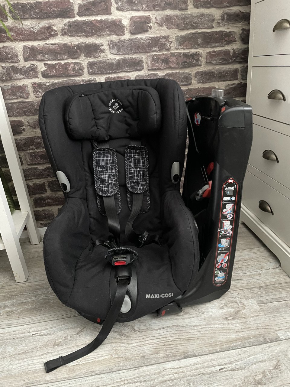 Maxi-Cosi Axiss kinderautostoeltje draait 90°