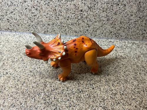 Playmobil.  Dinosaurus Triceratops. Geobra 2007. Hoog 9 cm. lang 22 cm.