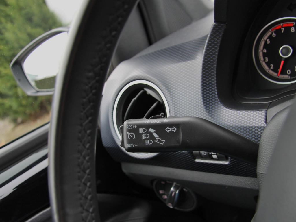 Volkswagen UP! active 5drs. clima | cruise | camera | vol!