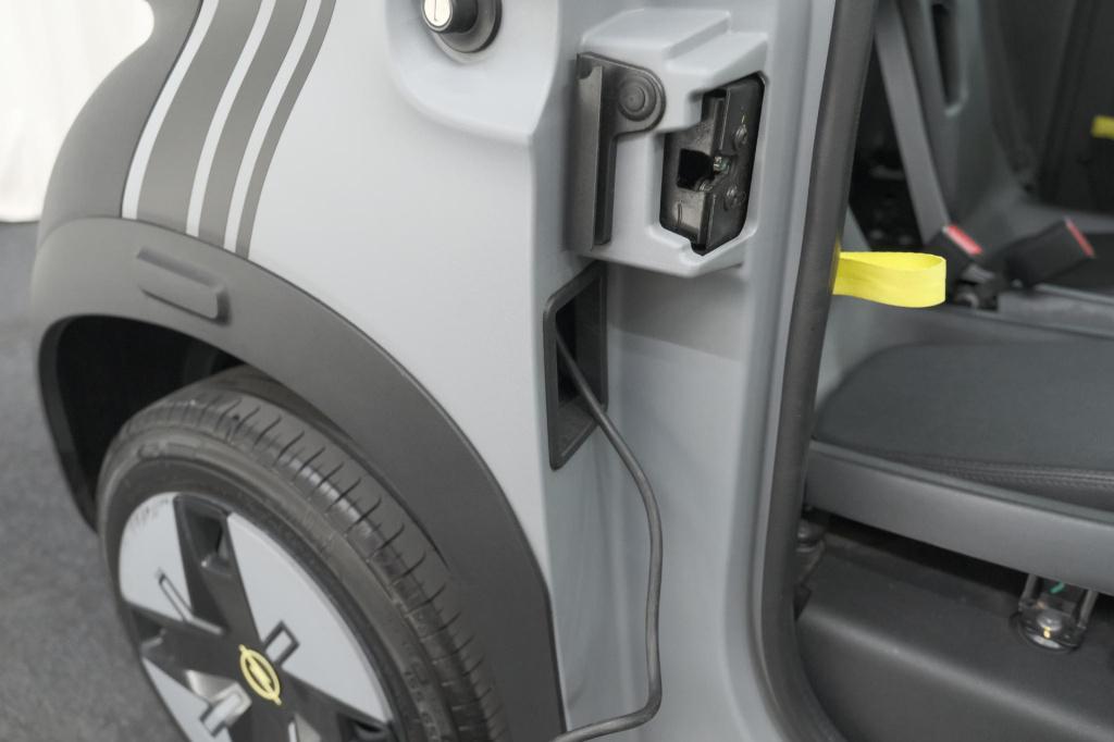 Opel Rocks-e base | vanaf 16 jaar | panoramadak | led | ventilatie | two-to