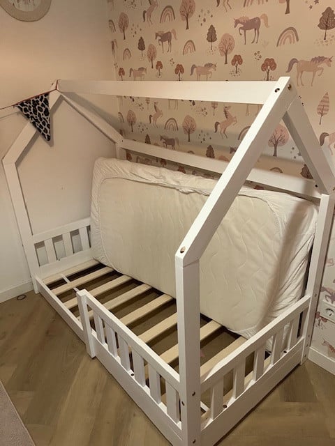 Kinderledikantje huisje 1 jaar gebruikt z.g.a.n.