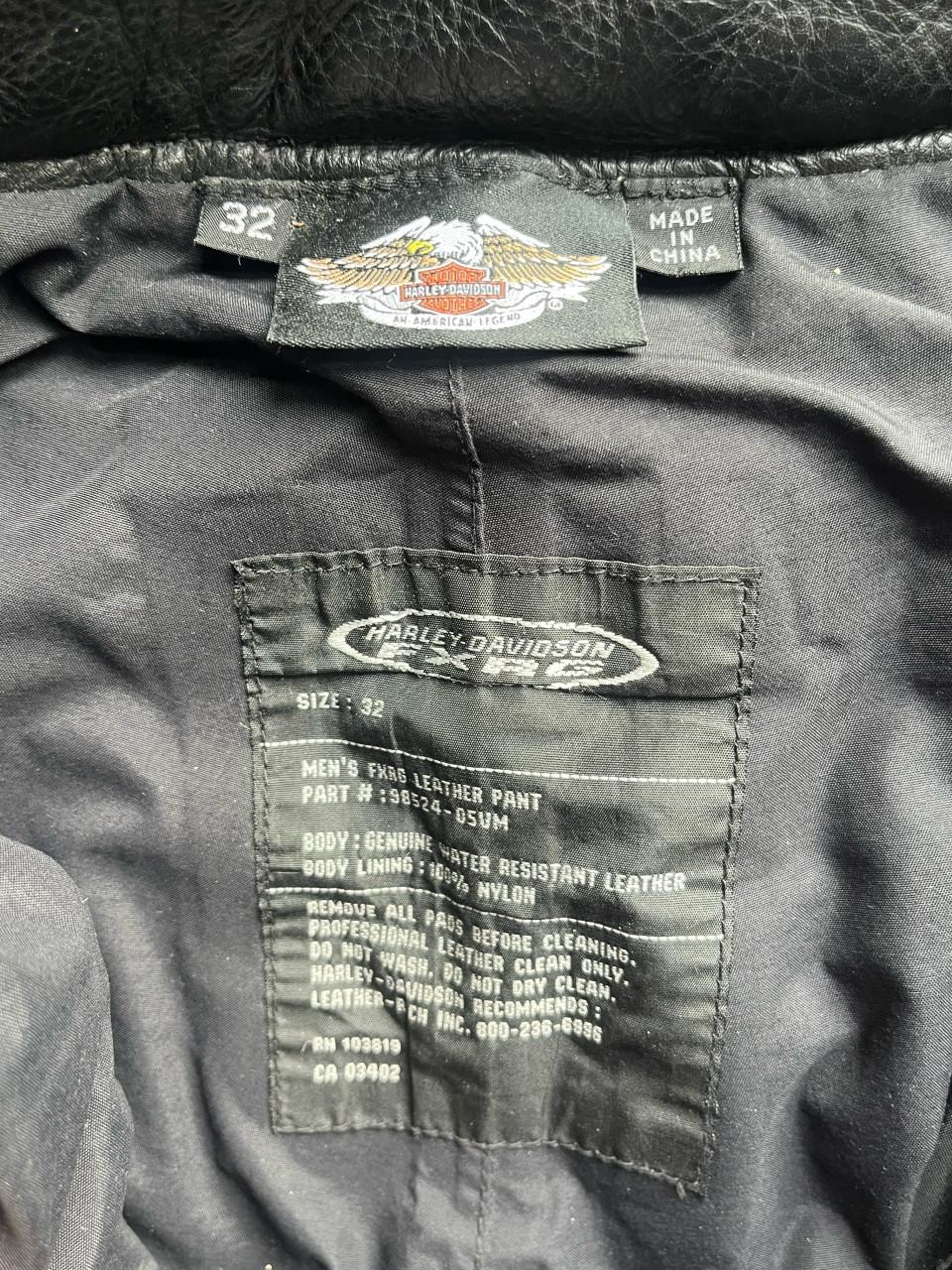 Lederen motorjas en bijpassende -broek van Harley Davidson