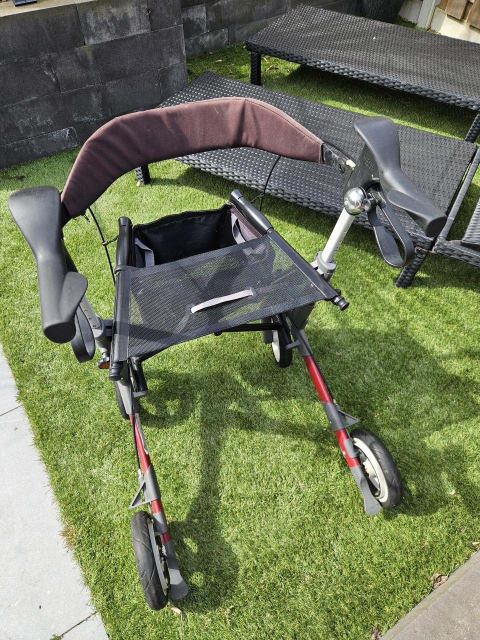 Zgan Topro Troja 5G rollator in de kleur rood, zeer nette staat