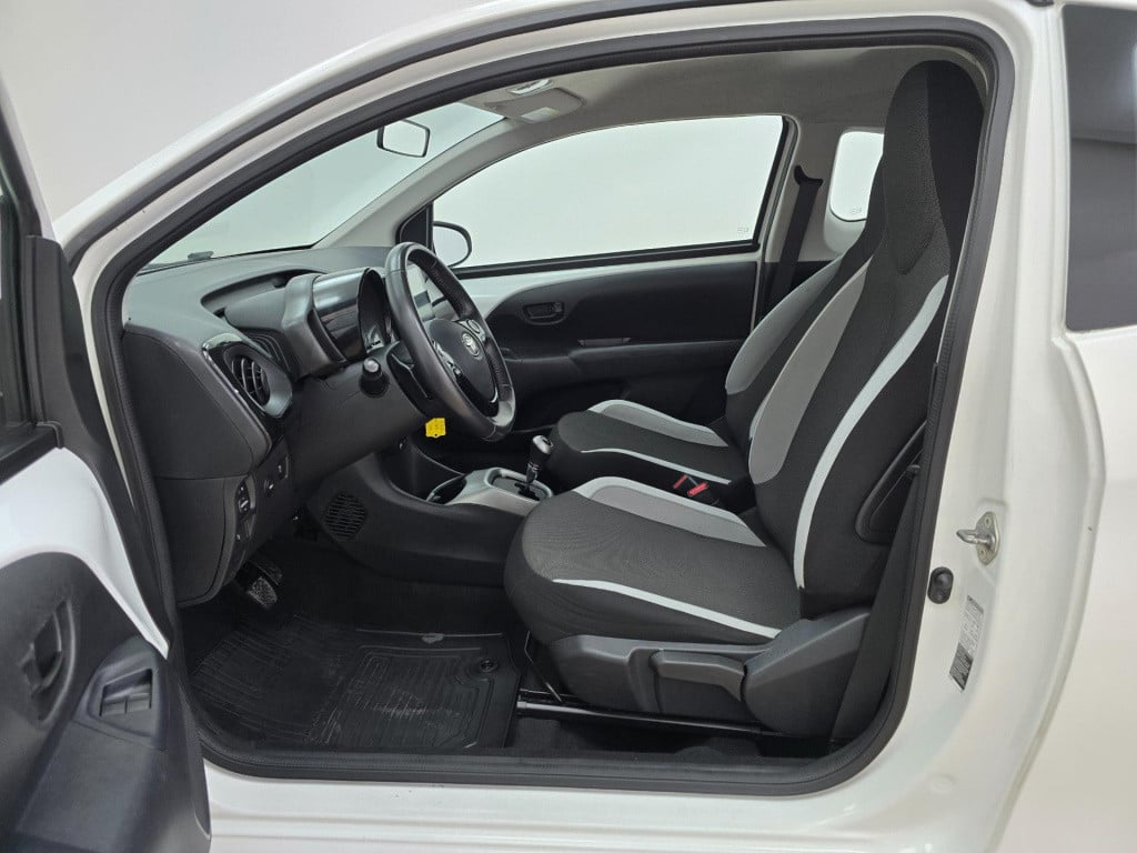 Toyota Aygo occasion 1.0 vvt-i x-play | tweedehands toyota aygo wit | autom